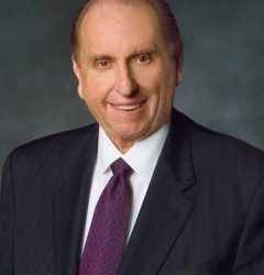 Miles rinden tributo al presidente Monson durante la celebración de su cumpleaños No. 85